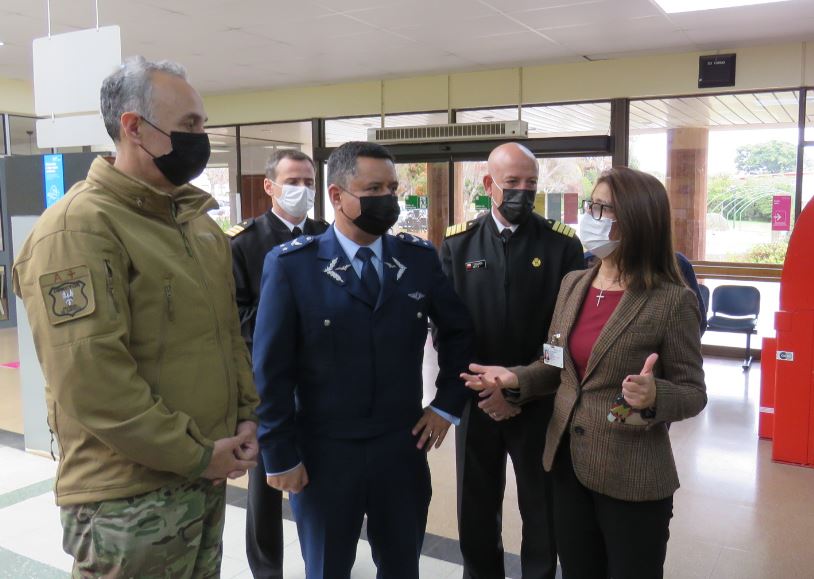 DIRECTORES DEL HOSPITAL MILITAR Y FUERZA AÉREA REALIZARON VISITA DE TRABAJO EN EL HOSPITAL NAVAL “ALMIRANTE NEF”