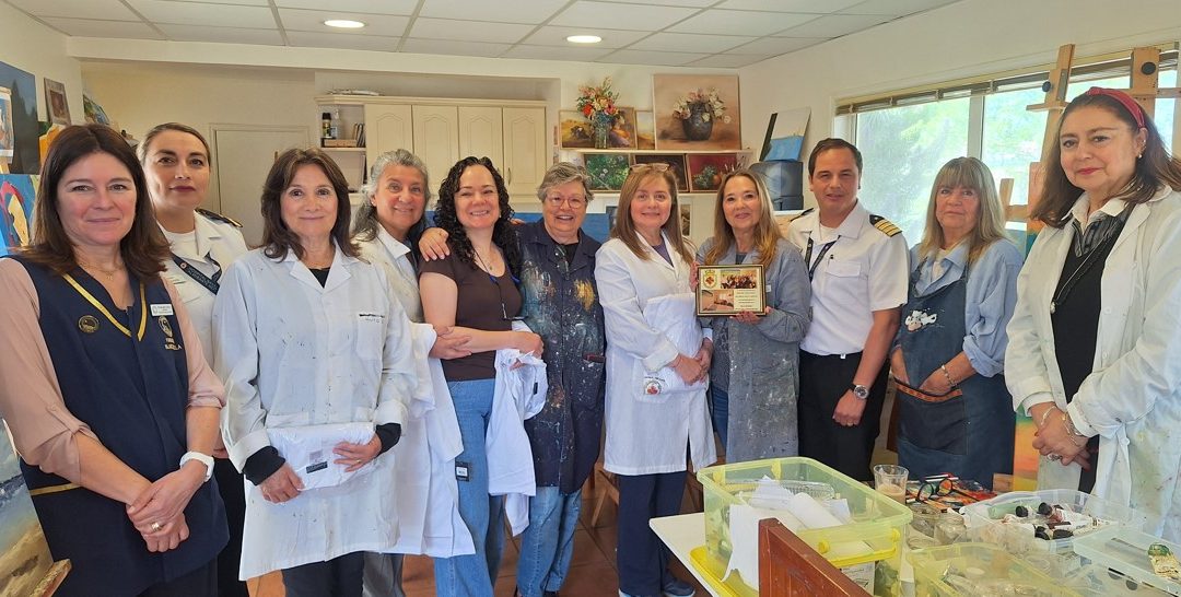 DIRECTOR Y CONDESTABLE CLÍNICA DEL HOSPITAL NAVAL VISITAN TALLER DE ÓLEO DE LA FUNDACIÓN “BLANCA ESTELA”