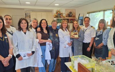 DIRECTOR Y CONDESTABLE CLÍNICA DEL HOSPITAL NAVAL VISITAN TALLER DE ÓLEO DE LA FUNDACIÓN “BLANCA ESTELA”