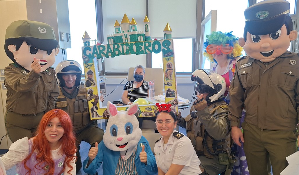 CARABINEROS DE CHILE Y GRUPO “ARCOÍRIS DEL MAR” VISITAN PACIENTES DEL HOSPITAL NAVAL “ALMIRANTE NEF”